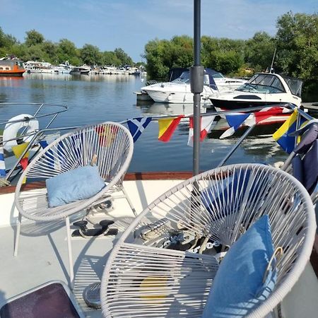Traditional Boat Hotel Thorpe  Екстериор снимка